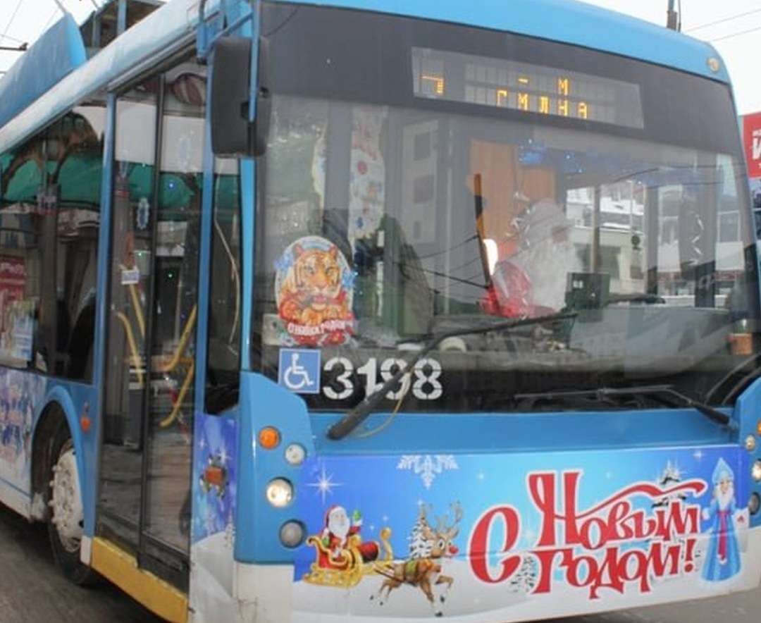 Троллейбус с Дедом Морозом и Снегурочкой будет перевозить саратовцев в праздники Троллейбус с Дедом Морозом и Снегурочкой будет перевозить саратовцев в праздники